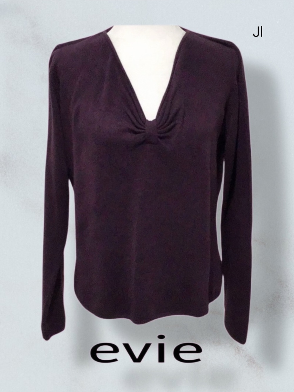 EVIE V Neck Sweater Size‎ Small NWT